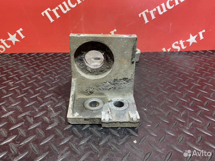 Кронштейн переднего бампера правый Daf XF105