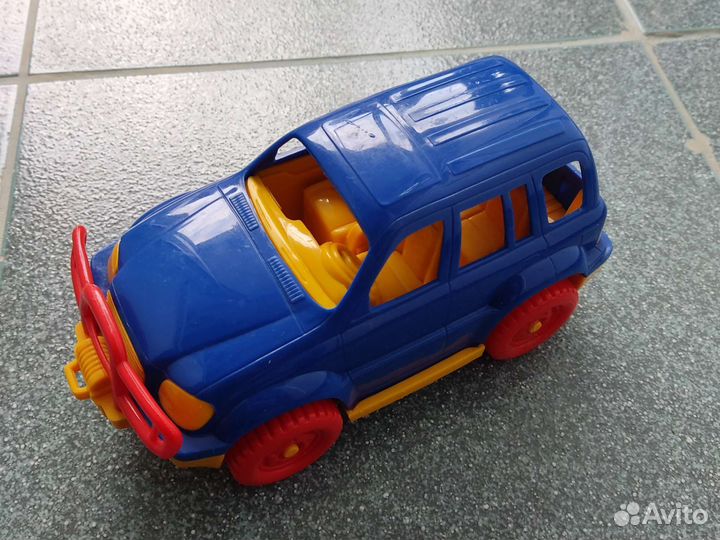 Машинки игрушечные пластмассовые