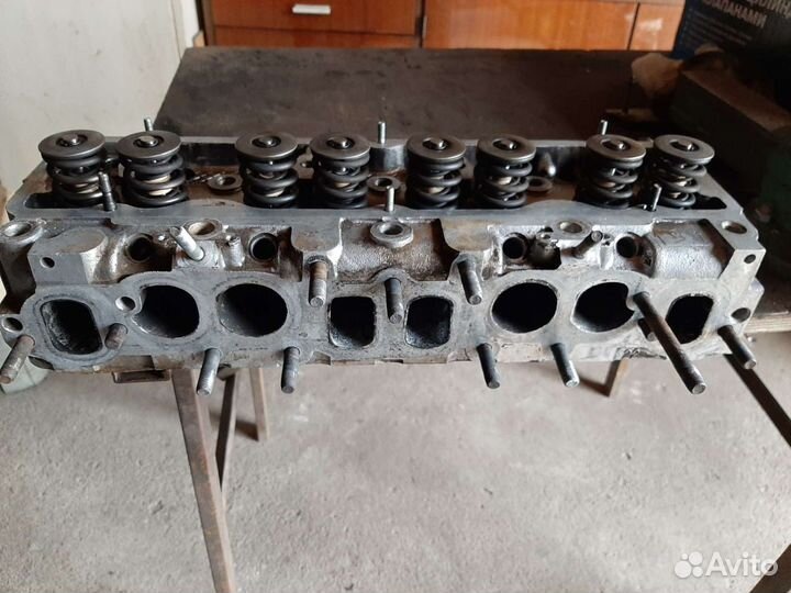 Головка цилиндров с клапанами