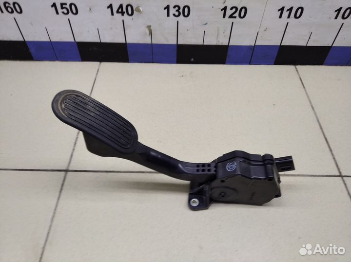 Педаль газа Hi Lux 2015