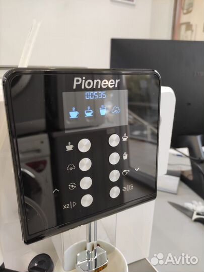 Кофемашина Pioneer белоснежная