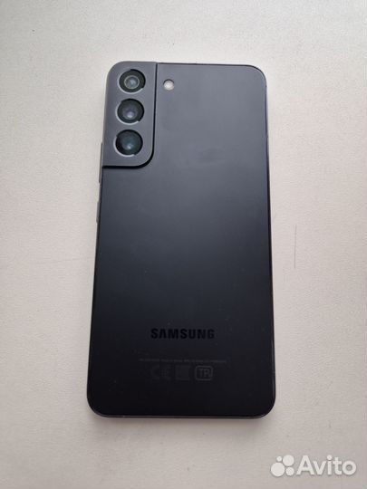 Samsung Galaxy S22, 8/256 ГБ