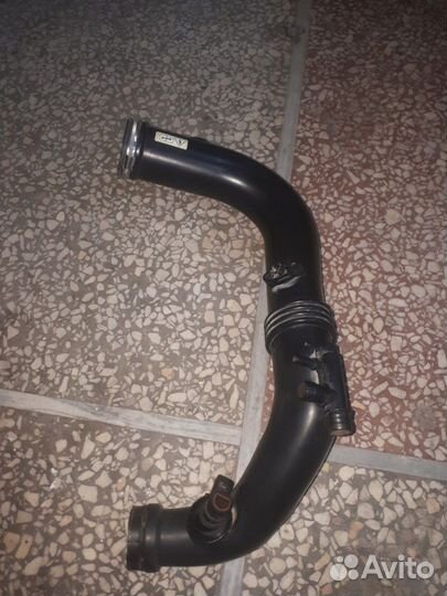 Патрубок на турбину мерседес 212,204
