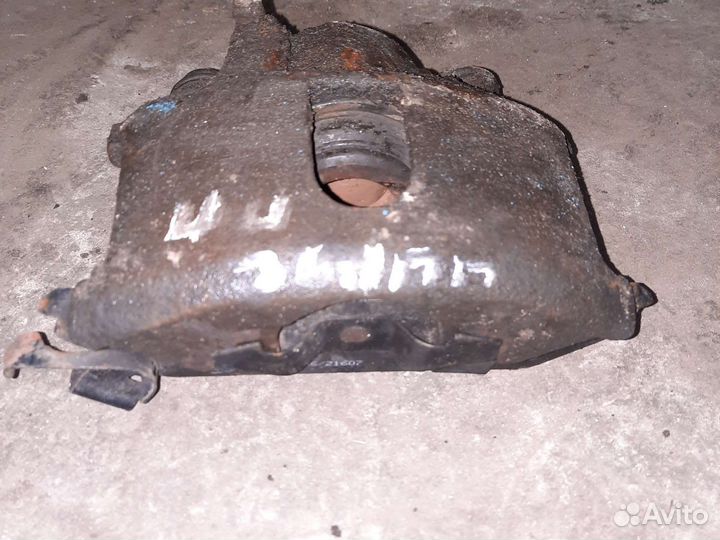 Передний правый Суппорт chrysler cirrus