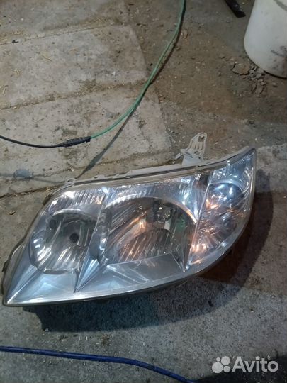 Фара левая Тойота Филдер 2005 (121)