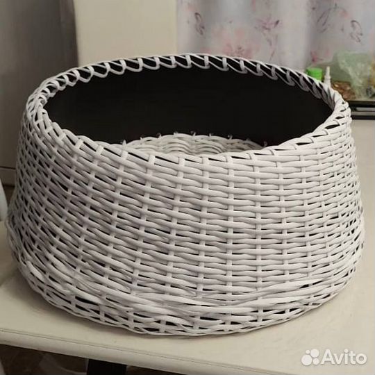 Кашпо из ротанга под елку