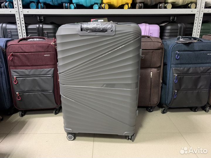 Комплект чемоданов S и L из полипропилена