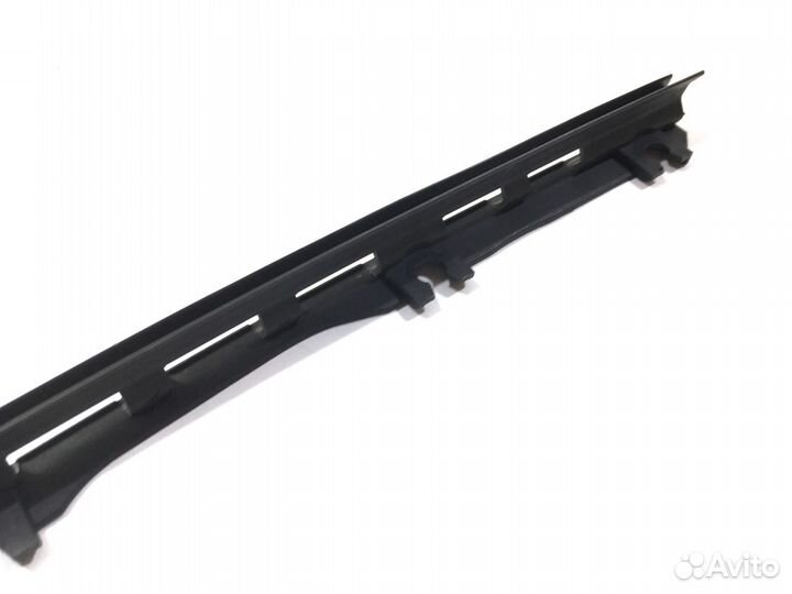 Крепление уплотнителя Audi A6 C6 Avant