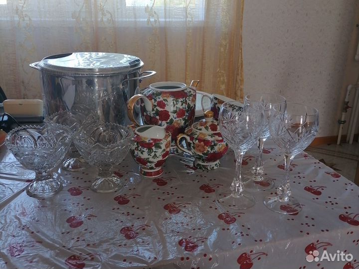 Чайный сервиз, кастрюля, хрусталь