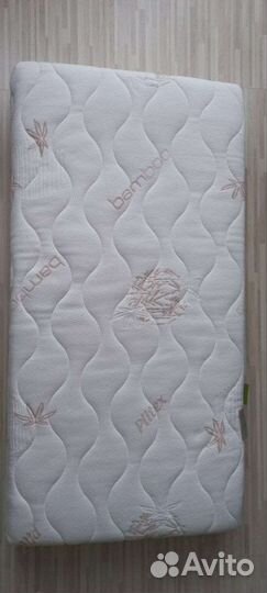 Детская кроватка с матрасом и бортиками