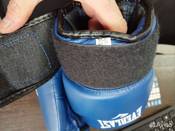 Боксерские перчатки 10 oz новые