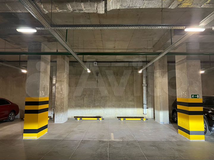 Машиноместо, 20 м²