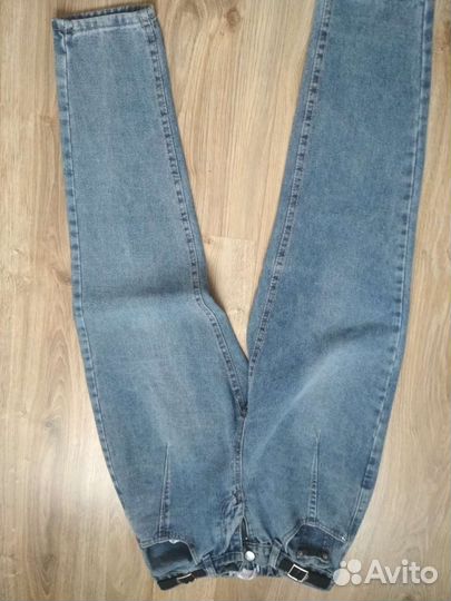 Джинсы новые