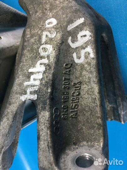 Кронштейн двигателя левый Audi Q5 (8R) 2008-2017