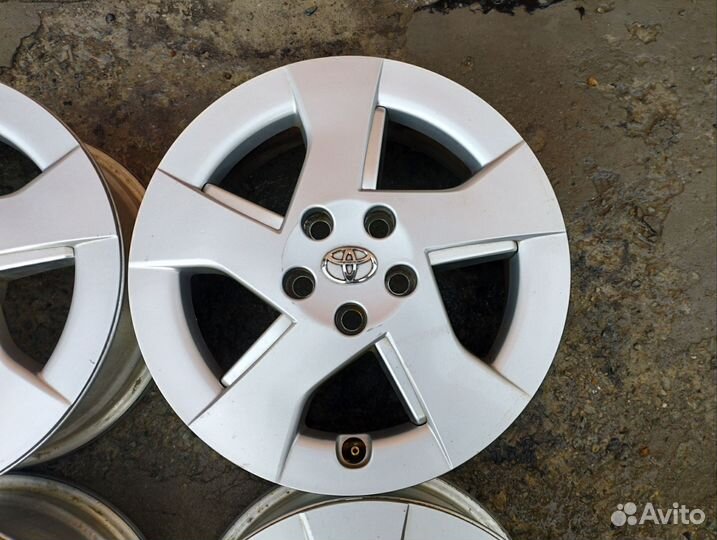 Оригинальные литые диски Toyota Prius R15