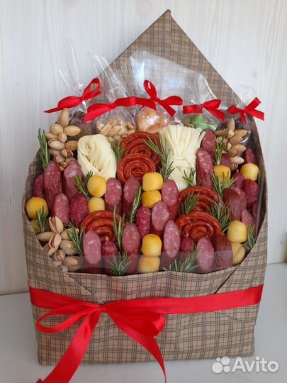 Композиции из колбасы