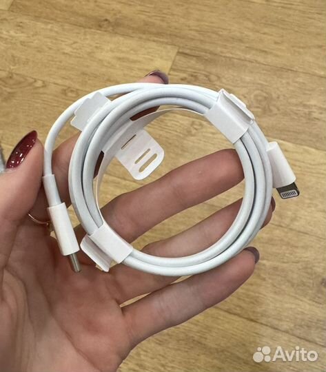 Оригинальная зарядка на iPhone провод