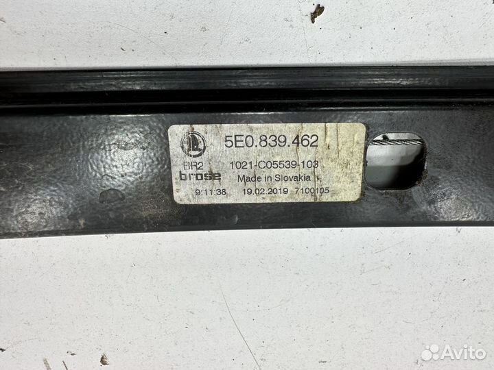 Skoda Octavia A7 стеклоподъёмник задний правый