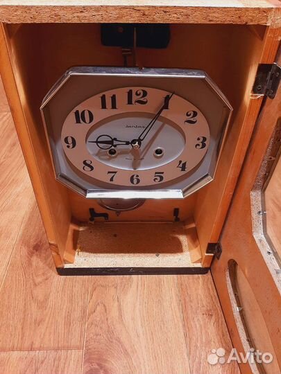 Часы настенные очз, Янтарь. обслужены