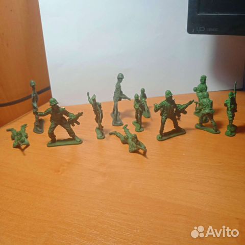 Солдатики военные. Зелёные