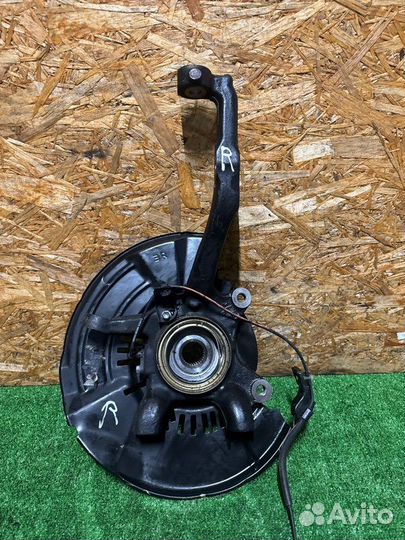 Кулак поворотный передний правый Toyota Hilux 8 8