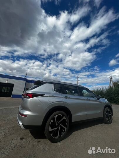 Mitsubishi Outlander 2.5 CVT, 2023, 10 км
