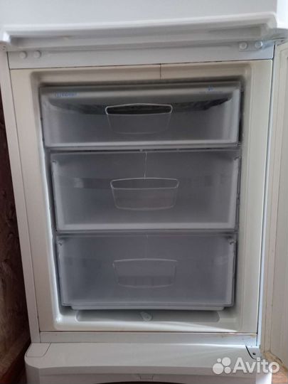 Холодильник бу Indesit B 18