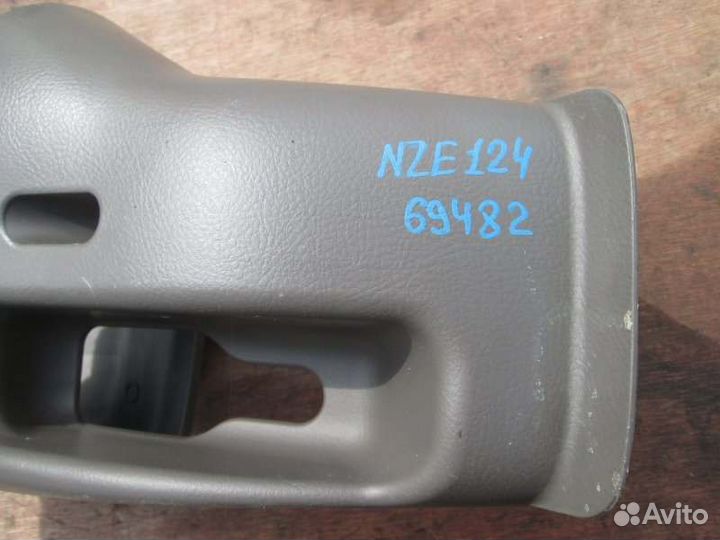 Кожух рулевой колонки Toyota Corolla Fielder