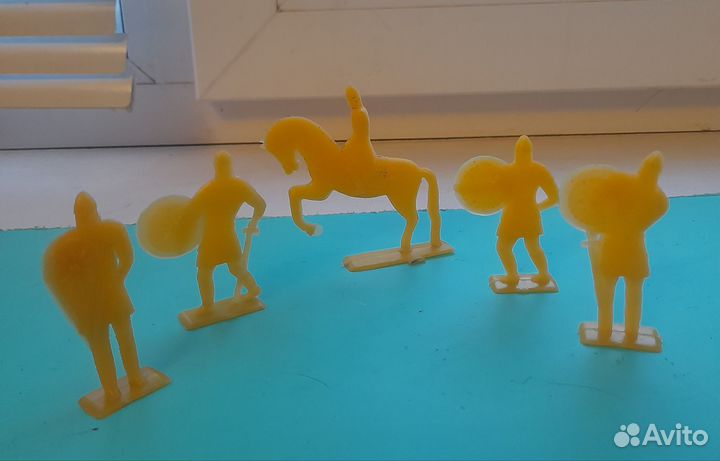 Солдатик пластмассовый