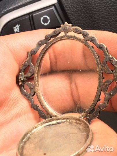 Старинный брошь