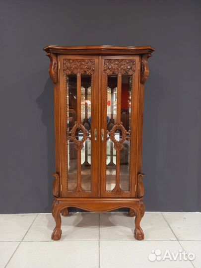 Витрина резная для посуды