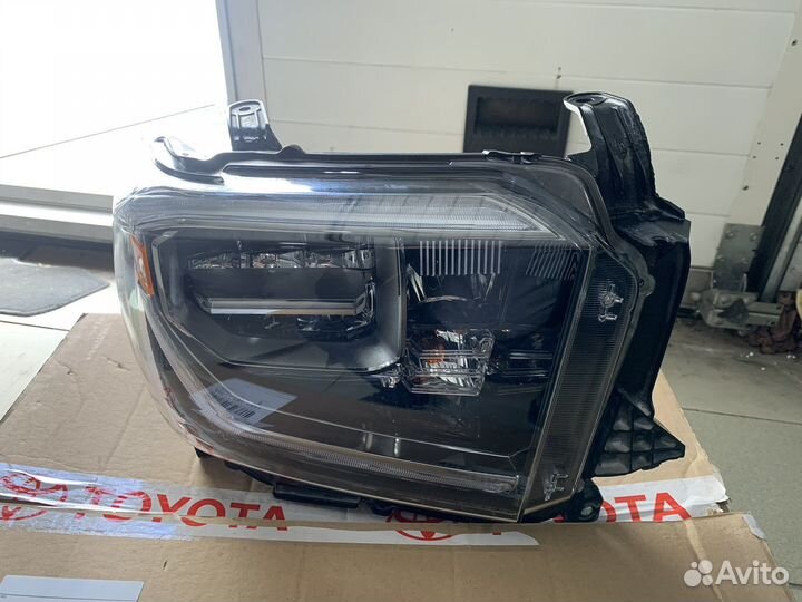 Передняя LED Фара на Тундру