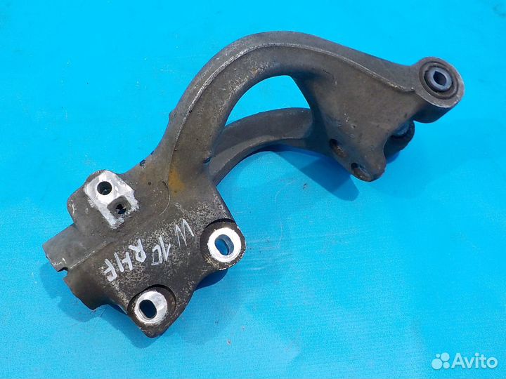 Кронштейн амортизатора передний правый opel Astra