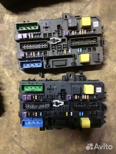 Блок предохранителей задний Astra H, Zafira B