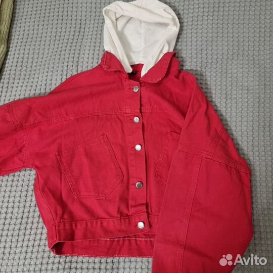 Джинсовая куртка с капюшоном