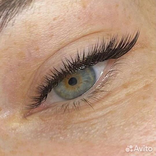 Наращивание ресниц в студии