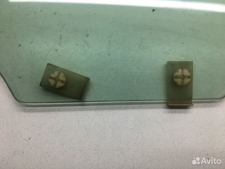 Стекло двери переднее правое Mazda Familia BJ5P