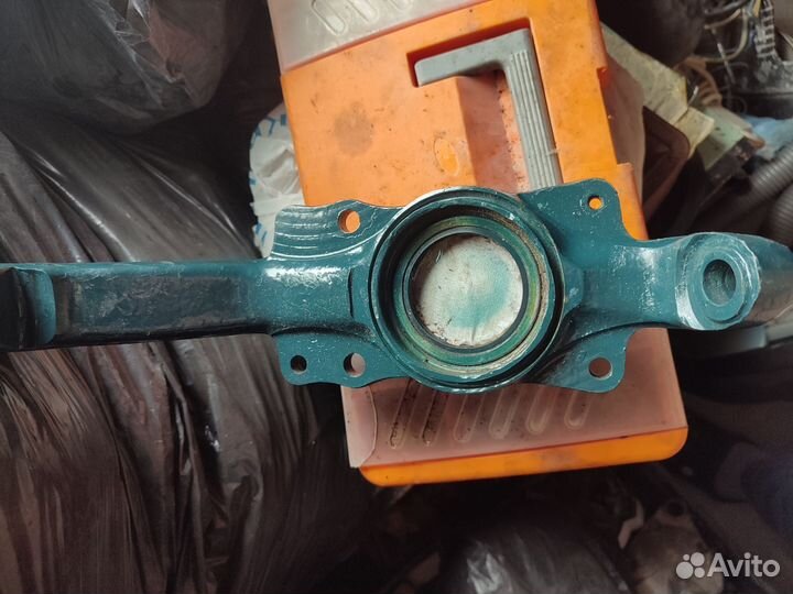 Продам кулак поворотный нива