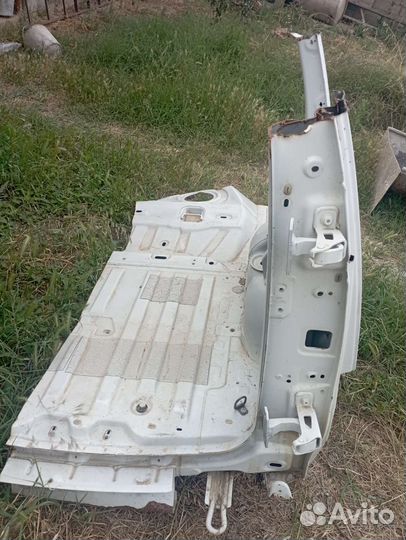 Крыло Ларгус Правое