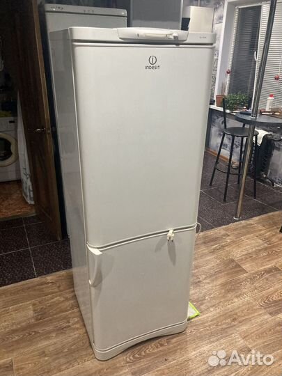 Холодильник бу Indesit