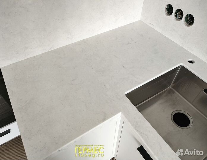 Кухонный фартук со столешницей из камня мрамор м2