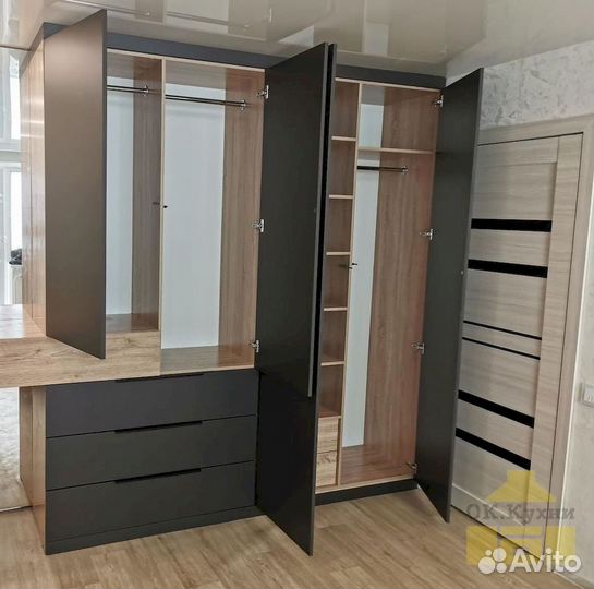 Шкаф с полками