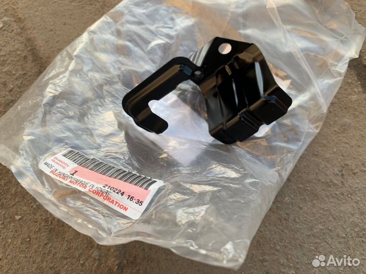 Кронштейн усилителя крыла правый Vitara