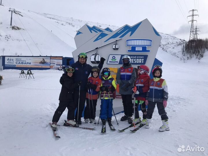 Инструктор по горным лыжам