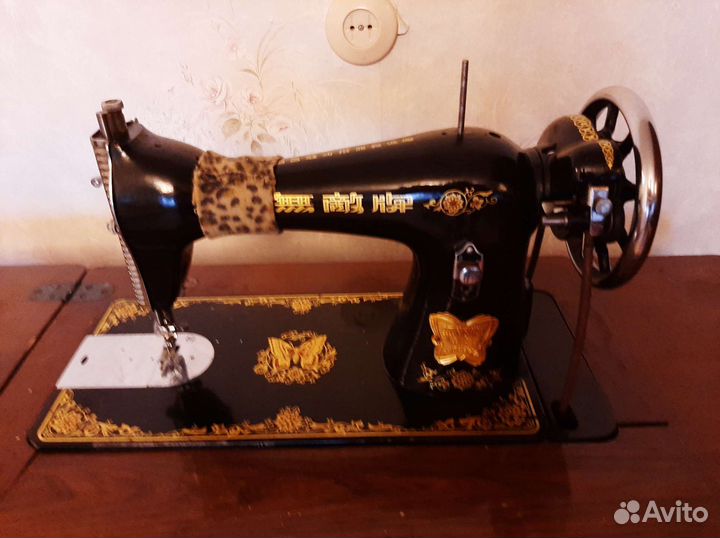 Винтажная швейная машина Butterfly