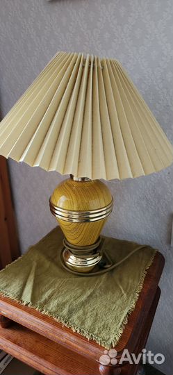 Настольная лампа