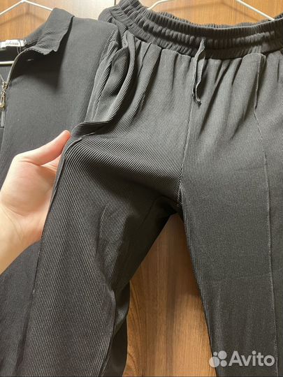 Черный мужской костюм