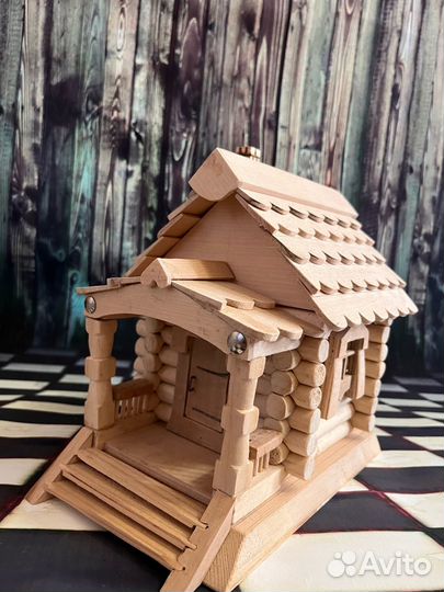 Домик с крылечком