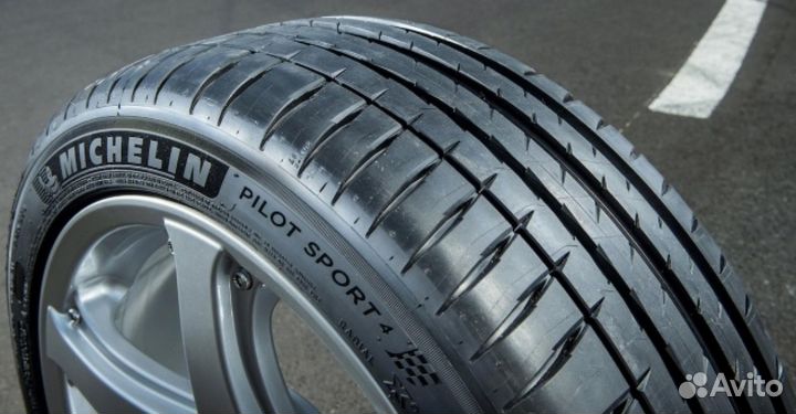 Michelin Pilot Sport 4 S 295/30 R21