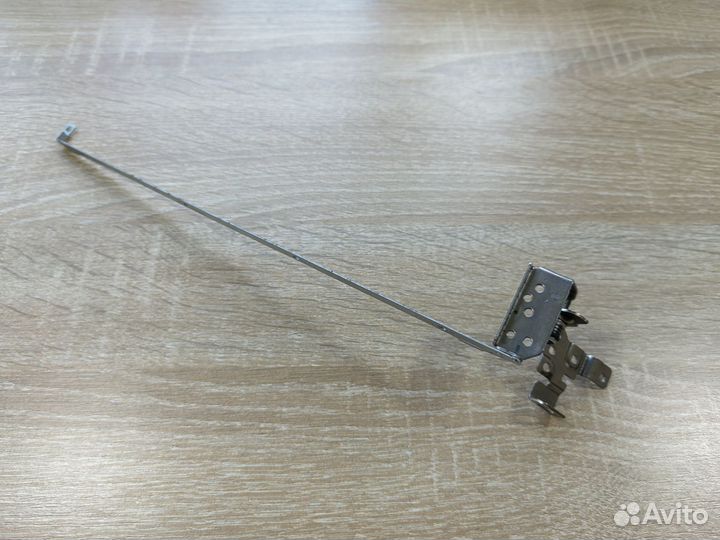 Петля правая Toshiba C670